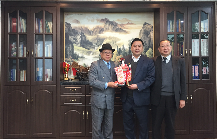 趙振元與陳宗欣教授、蛯子晴夫總經(jīng)理親切合影.png