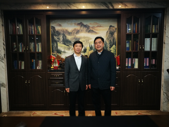 1-趙振元同志與無錫產業(yè)集團黨委副書記、工會主席劉濤親切合影.jpg