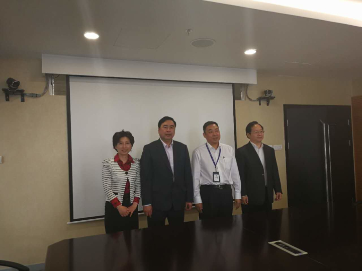 5-趙振元董事長、蔣玉梅副院長與祁寧春總經(jīng)理、吳世勇副總經(jīng)理親切合影.jpg