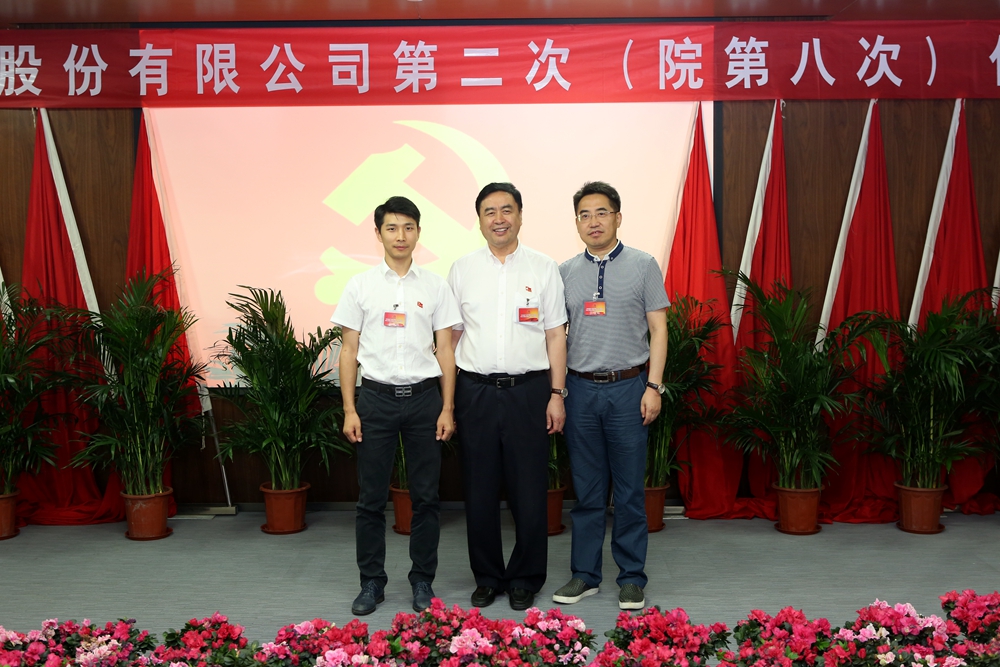 合影-趙振元書(shū)記與重慶分院黨支部參會(huì)黨代表合影.jpg