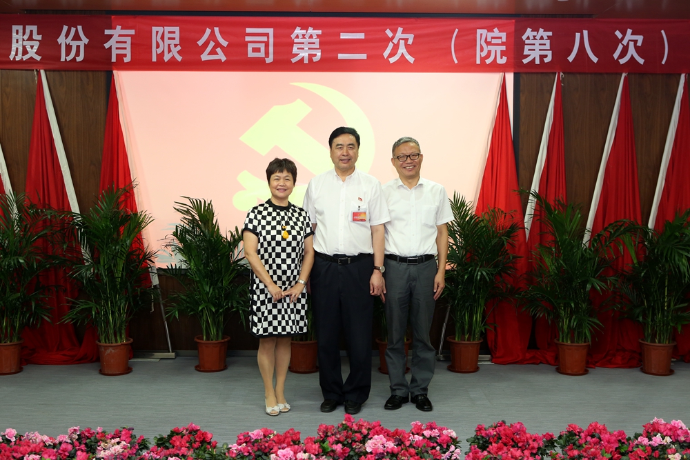 合影-趙振元書記與太極實(shí)業(yè)黨委書記褚兵、黨委副書記兼工會(huì)主席陳月芳合影.jpg